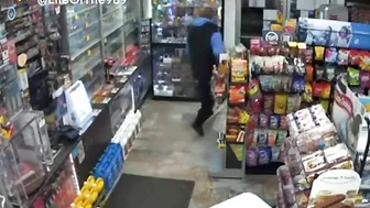Man Survives Knife Attack With Cat-like Reflexes