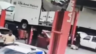 Mechanic Wins Stupid Prize With Stupid Game