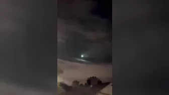 Meteor Lights Up Sky Over Türkiye