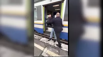 Migrants Throw Ticket Inspector Off Train