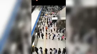 Note The Difference Between Japanese Subway Stations And Japanese Subway Stations