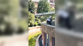 Parkour Idiot Training On The Roof