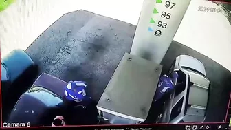 The Victim Reacted Quickly And Pointed The Gas Pipe At The Robber