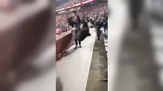 Show Off To Everyone
