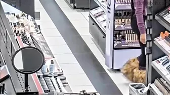 The Moment Shoplifting Is Suspected