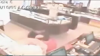 Thief Caught By Customer