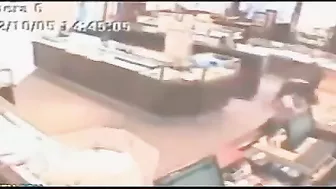 Thief Caught By Customer
