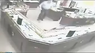 Thief Caught By Customer