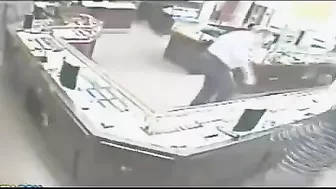 Thief Caught By Customer