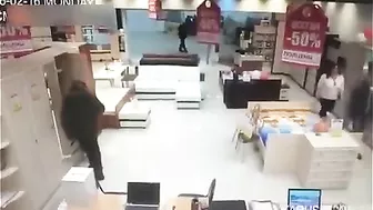 The Thief Received Immediate Justice