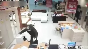 The Thief Received Immediate Justice