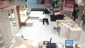 The Thief Received Immediate Justice