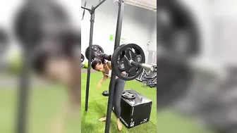 The Little Girl Who Squatted 102 Kg Almost Realized That She Should Pay More Attention