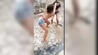 Fierce Fight Between Topless Girls In Philippines