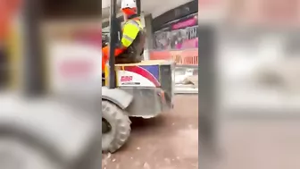 Madman Tries To Fight Construction Worker