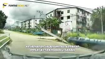 Car Plunges Into Sewer In Malaysia