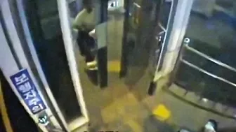 A Disabled Man Fell Into The Elevator And Died In Despair