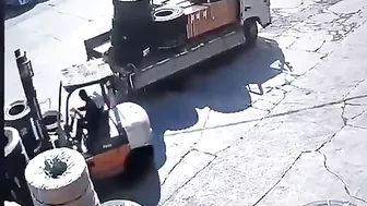 Deadly And Ugly Forklift Tire Accident In China