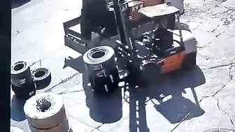 Deadly And Ugly Forklift Tire Accident In China