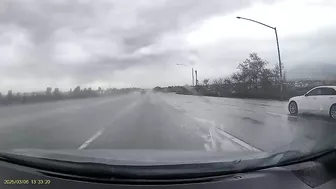 This Inattentive Driver's Situation Was Close