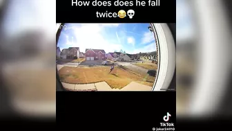 The Clumsy Smurfs Are Not Good At Playing Pranks