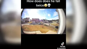 The Clumsy Smurfs Are Not Good At Playing Pranks