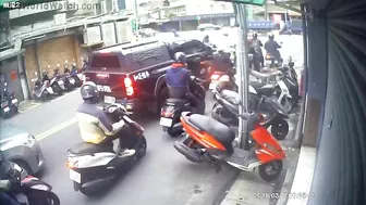 Have You Ever Seen A Cyclist Being Attacked By A Pit Bull Outside His Car Window?