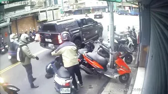 Have You Ever Seen A Cyclist Being Attacked By A Pit Bull Outside His Car Window?