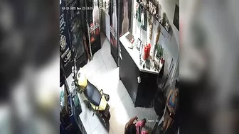 Woman Saves Robber's Life By Putting Pepper In His Mouth