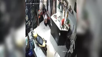 Woman Saves Robber's Life By Putting Pepper In His Mouth