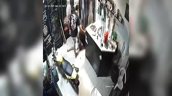 Woman Saves Robber's Life By Putting Pepper In His Mouth