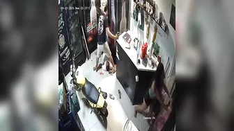 Woman Saves Robber's Life By Putting Pepper In His Mouth