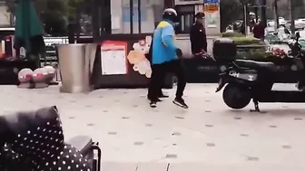 The Delivery Guy Easily Beat Up Two Security Guards