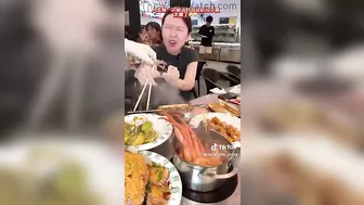 Girl Tries To Cook Mantis Shrimp And Finds