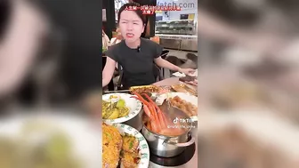 Girl Tries To Cook Mantis Shrimp And Finds