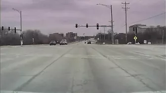 This Idiot Decided They Wouldn't Turn Left. Everyone Else Could Drive By.