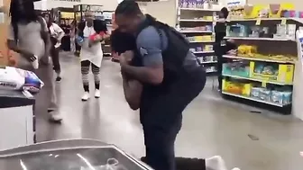 Kansas City Police Officer Puts Suspect In Chokehold As He Screams