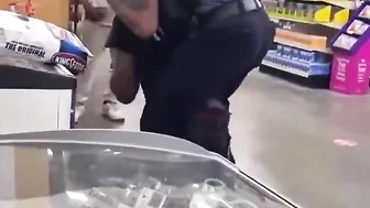 Kansas City Police Officer Puts Suspect In Chokehold As He Screams