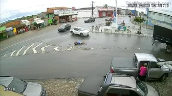 A Man Fell From A Moving Truck In Brito Campo