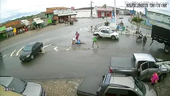 A Man Fell From A Moving Truck In Brito Campo