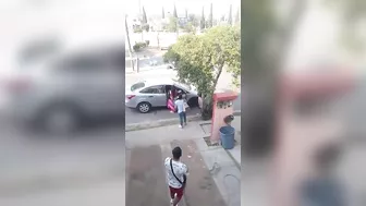 Mexican Karen Panics Over Property Dispute