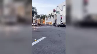 Moped Driver Ignores Red Light And Gets Rewarded