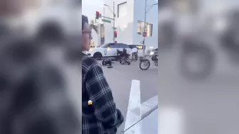 Moped Driver Ignores Red Light And Gets Rewarded