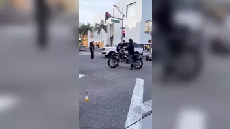 Moped Driver Ignores Red Light And Gets Rewarded