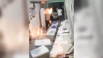 Nail Salon Employees Enter And The Party Turns Into A Self-immolation Party