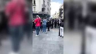 Buenos Aires Police Spray Pensioner With Pepper Spray And Knock Him Unconscious