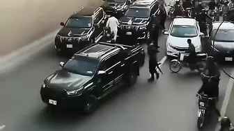 Pakistani Private Security Guards Beat Up Ordinary Drivers
