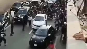 Pakistani Private Security Guards Beat Up Ordinary Drivers