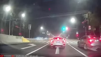 Electric Bike Rider Was Knocked Down After Running A Red Light