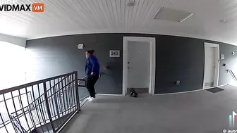 This Has To Be The Most Cranky Uber Eats Driver Ever - Video - V